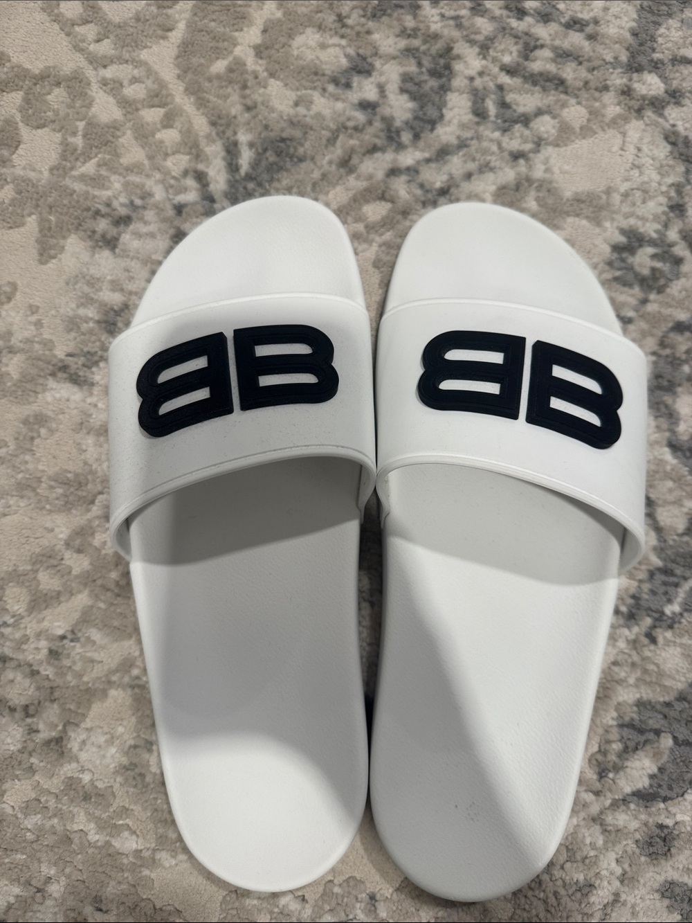 Men’s Balenciaga White Pool Slide Sandals with Black Logo - Picture 2 of 4